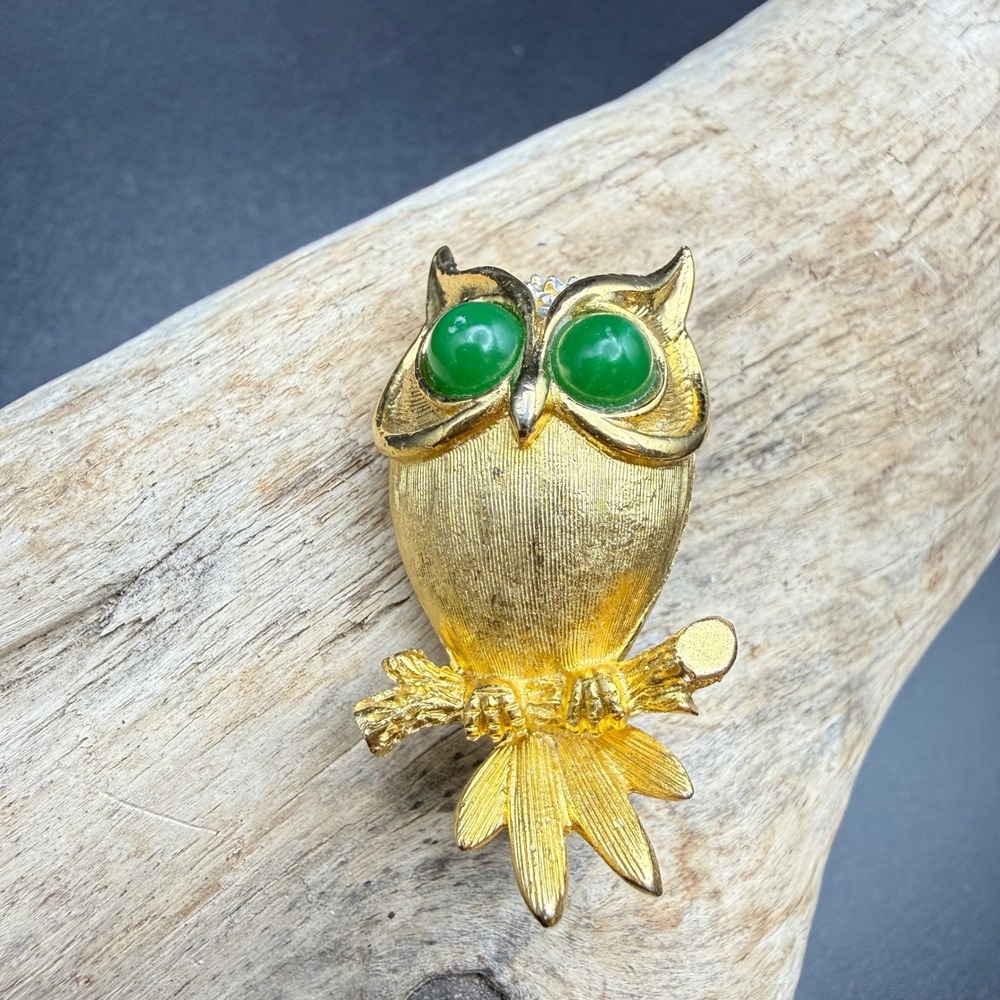 Vintage Samsan Co SA Owl Brooch Gold Tone Green Eyes Cabochons Animal Pin